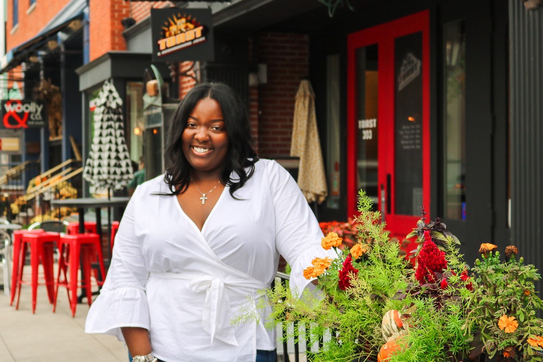 Advocate Lauren Gillon posing for a head shot. Link to their instagram page is @elle.thefoodie