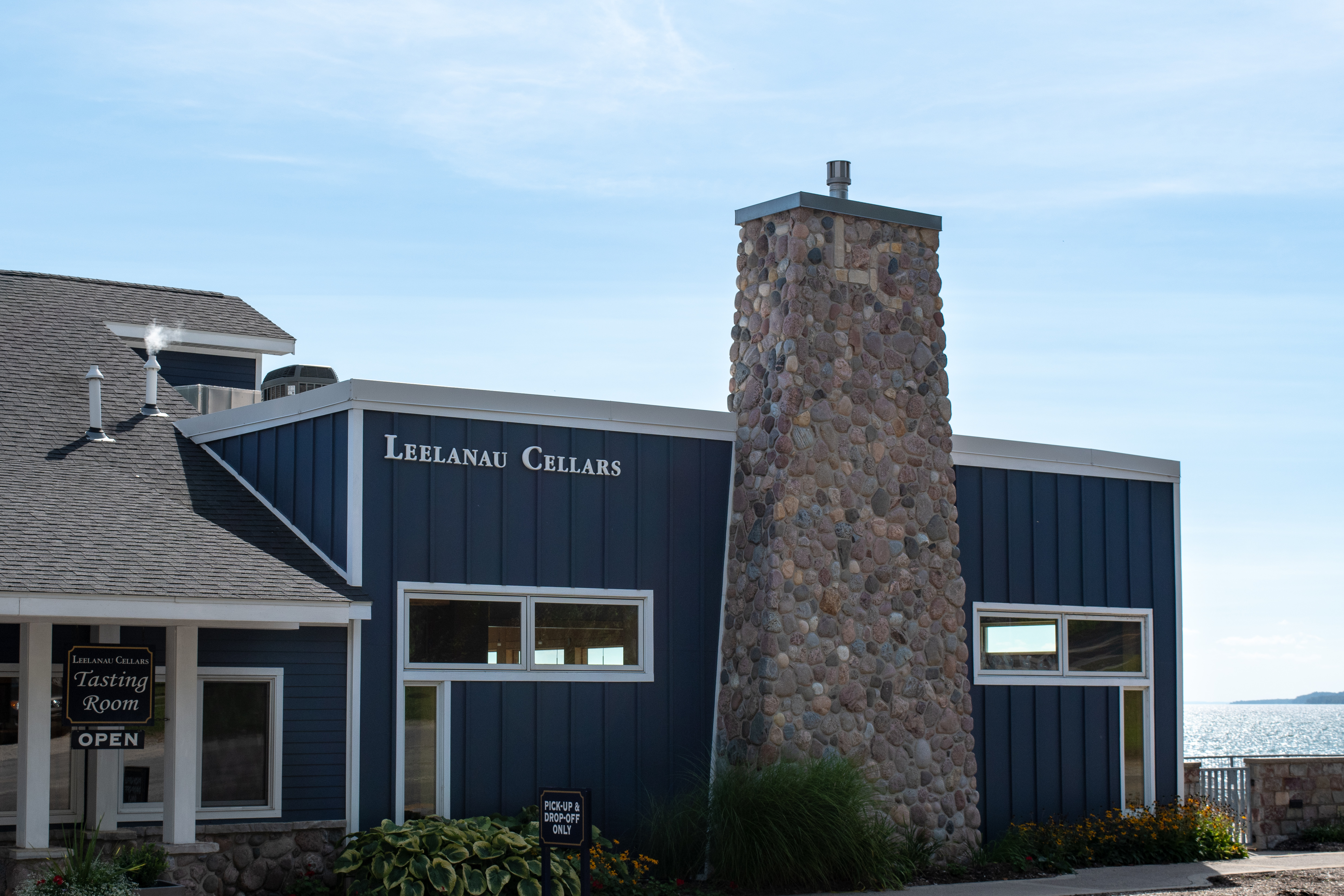 front view of Leelanau Cellars tasting room